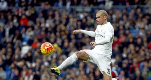 Pepe durante el partido. Pepe durante el partido.
