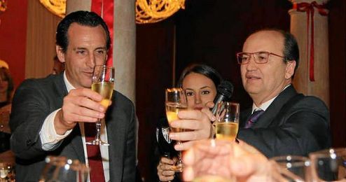 Castro y Emery brindaron por otro 2016 cargado de éxitos. Castro y Emery brindaron por otro 2016 cargado de éxitos.