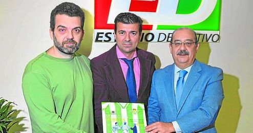 Salas y Rodríguez, junto a Joaquín Adorna, director de ESTADIO Deportivo. Salas y Rodríguez, junto a Joaquín Adorna, director de ESTADIO Deportivo.