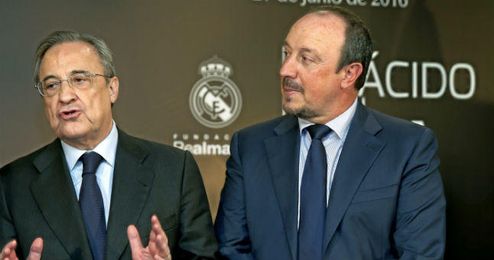 Benítez, junto a Florentino, en un acto de esta Navidad. Benítez, junto a Florentino, en un acto de esta Navidad.