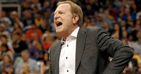 Robert Sarver consigue por fin un equipo de fútbol. Robert Sarver consigue por fin un equipo de fútbol.