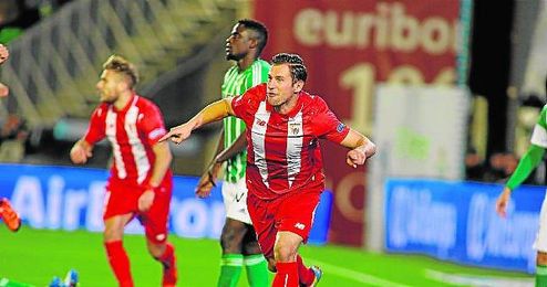 El mediocentro polaco hizo el 0-2 al comienzo del segundo acto. El mediocentro polaco hizo el 0-2 al comienzo del segundo acto.