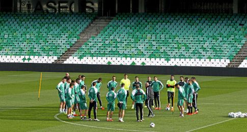 Los resultados, amén de una imagen inapropiada, mantienen al técnico del Betis en una tesitura delicada. Los resultados, amén de una imagen inapropiada, mantienen al técnico del Betis en una tesitura delicada.
