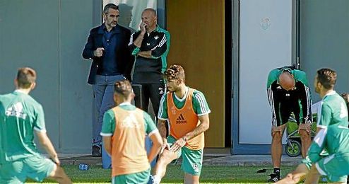 Eduardo Macià podría recoger el dardo lanzado por Mel y concretar hasta cinco salidas en enero. Eduardo Macià podría recoger el dardo lanzado por Mel y concretar hasta cinco salidas en enero.