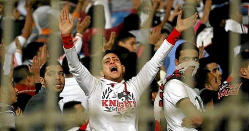 En la imagen, aficionados radicales del Zamalek egipcio. En la imagen, aficionados radicales del Zamalek egipcio.