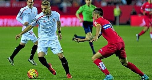 Immobile conduce el balón ante el Espanyol. Immobile conduce el balón ante el Espanyol.