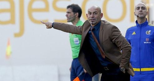 Paco Jémez dirige a sus jugadores. Paco Jémez dirige a sus jugadores.