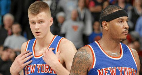 En la imagen, los jugadores de los Knicks Kristaps Porzingis y Carmelo Anthony. En la imagen, los jugadores de los Knicks Kristaps Porzingis y Carmelo Anthony.