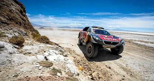 Releva a Al Attiyah como campeón en cuatro ruedas. Releva a Al Attiyah como campeón en cuatro ruedas.