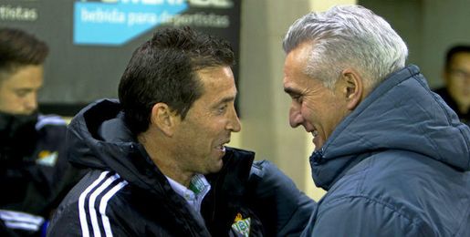 Merino saluda a Rubén Uría, segundo de Marcelino. Merino saluda a Rubén Uría, segundo de Marcelino.