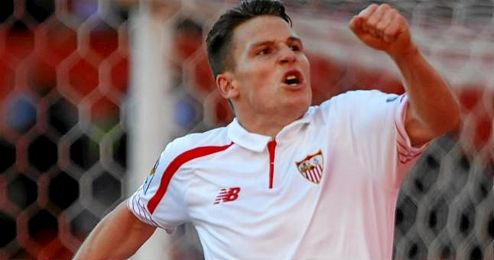 El francés Kévin Gameiro festeja uno de sus goles ante el Málaga. El francés Kévin Gameiro festeja uno de sus goles ante el Málaga.