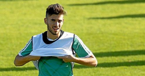 ´Dani´ Ceballos durante un entrenamiento con el Real Betis. ´Dani´ Ceballos durante un entrenamiento con el Real Betis.