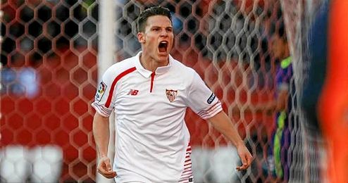 Gameiro celebra uno de los dos tantos conseguidos el pasado sábado en el Sánchez Pizjuán ante el Málaga. Gameiro celebra uno de los dos tantos conseguidos el pasado sábado en el Sánchez Pizjuán ante el Málaga.