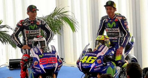 Lorenzo y Rossi sobre sus nuevas motos. Lorenzo y Rossi sobre sus nuevas motos.