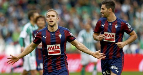 Keko ha sido incluido en el once de la jornada. Keko ha sido incluido en el once de la jornada.