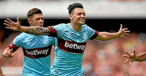Zárate celebra un gol con el West Ham. Zárate celebra un gol con el West Ham.