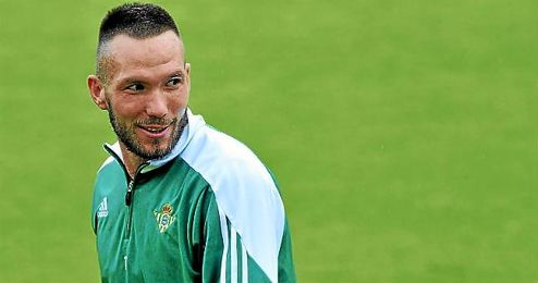 Digard, en un entrenamiento del Betis. Digard, en un entrenamiento del Betis.
