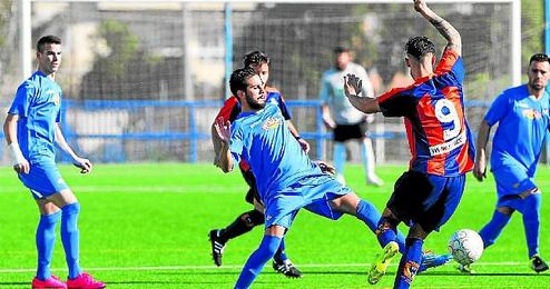 El cerreño Ismael redondeó la goleada con el 3-0 en el 36´. El cerreño Ismael redondeó la goleada con el 3-0 en el 36´.