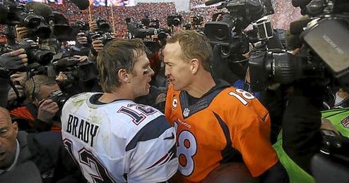 En la imagen jugadores de los Panthers y de los Broncos se desafían. En la imagen jugadores de los Panthers y de los Broncos se desafían.