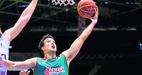 Alfonso Sánchez, escolta del Baloncesto Sevilla, durante el partido frente al ICL Manresa. Alfonso Sánchez, escolta del Baloncesto Sevilla, durante el partido frente al ICL Manresa.