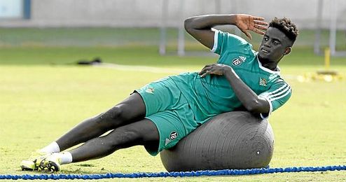 El Betis ha rechazado dos ofertas por N´Diaye. El Betis ha rechazado dos ofertas por N´Diaye.