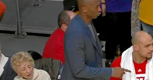 (VIDEO) Bryant se apodera del asiento del 'rookie' que le llamó violador (VIDEO) Bryant se apodera del asiento del 'rookie' que le llamó violador