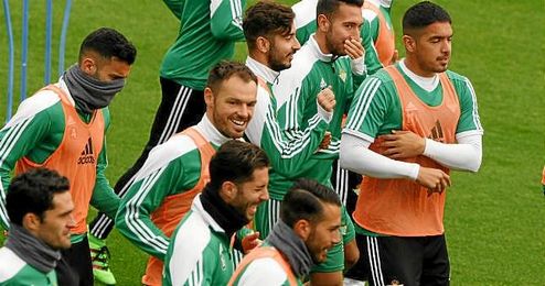Imagen del entrenamiento de hoy del Real Betis en la Ciudad Deportiva. Imagen del entrenamiento de hoy del Real Betis en la Ciudad Deportiva.