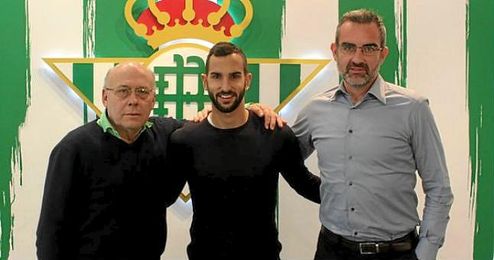 Montoya posa junto a Ollero y Macià. Montoya posa junto a Ollero y Macià.