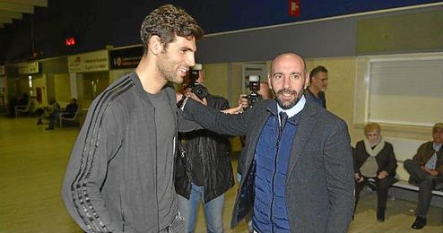Monchi recibió a Fazio en el Aeropuerto de San Pablo. Monchi recibió a Fazio en el Aeropuerto de San Pablo.