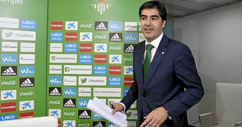 "El Betis que más me ilusionó fue el de Finidi, Jarni, Alfonso? Especialmente me gustaba Vidakovic". "El Betis que más me ilusionó fue el de Finidi, Jarni, Alfonso? Especialmente me gustaba Vidakovic".