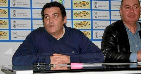 En primer plano, el vicepresidente blanquiazul Alonso Arias; a su lado, el directo Rafael Repetto. En primer plano, el vicepresidente blanquiazul Alonso Arias; a su lado, el directo Rafael Repetto.