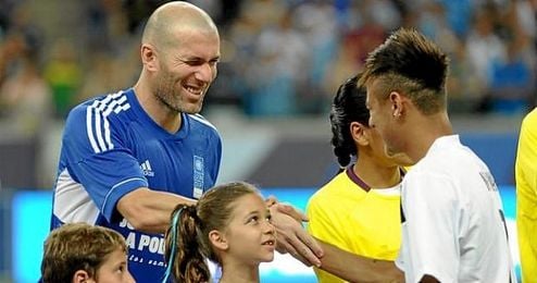 El francés y el brasileño, juntos en un amistoso solidario. El francés y el brasileño, juntos en un amistoso solidario.