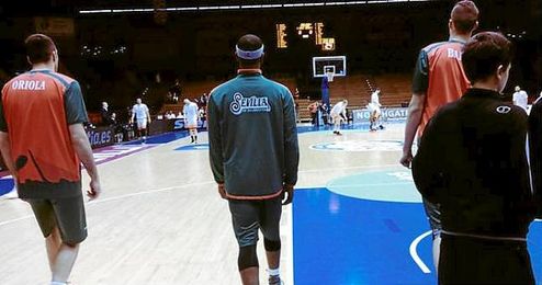 Un parcial de 0-7 en el arranque del periodo final igualó un tanteo que llegó empatado (68-68) hasta los dos minutos finales. Un parcial de 0-7 en el arranque del periodo final igualó un tanteo que llegó empatado (68-68) hasta los dos minutos finales.