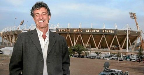 Kempes jugó en el Valencia de 1976 a 1984. Kempes jugó en el Valencia de 1976 a 1984.