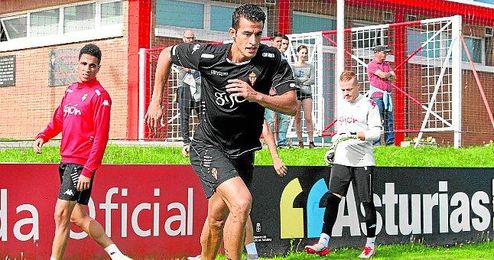 Luis Hernández, entrenándose en las instalaciones deportivas de Mareo. Luis Hernández, entrenándose en las instalaciones deportivas de Mareo.
