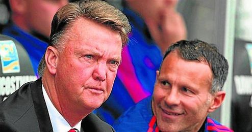 En la imagen, Louis Van Gaal en el banquillo de los ´red devils´. En la imagen, Louis Van Gaal en el banquillo de los ´red devils´.