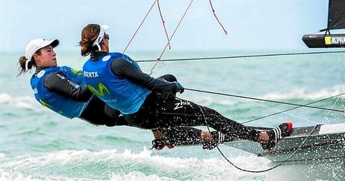 Superan en nueve puntos de las brasileñas Martina Grael y Kahena Krunche. Superan en nueve puntos de las brasileñas Martina Grael y Kahena Krunche.