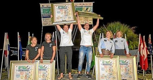 Echegoyen y Betanzos celebran el título del mundo de FX. Echegoyen y Betanzos celebran el título del mundo de FX.