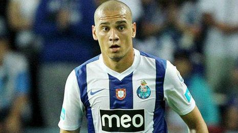 El Oporto aún no lo ha confirmado pero los medios lusos ya han dado por hecha la cesión del jugador. El Oporto aún no lo ha confirmado pero los medios lusos ya han dado por hecha la cesión del jugador.