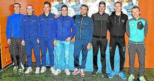 Alejandro Valverde, Antonio Piedra y Juan José Lobato en la rueda de prensa previa a la Vuelta a Andalucía. Alejandro Valverde, Antonio Piedra y Juan José Lobato en la rueda de prensa previa a la Vuelta a Andalucía.