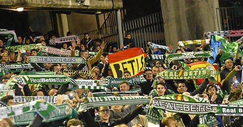 Un aficionado bético falleció durante el Betis-Sporting. Un aficionado bético falleció durante el Betis-Sporting.