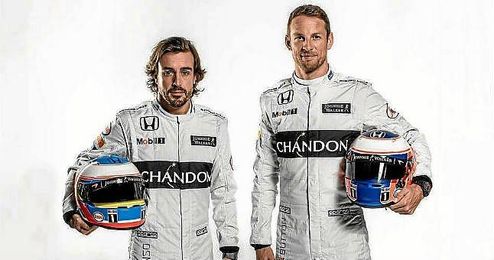 Alonso, junto a su compañero de equipo, Jenson Button. Alonso, junto a su compañero de equipo, Jenson Button.