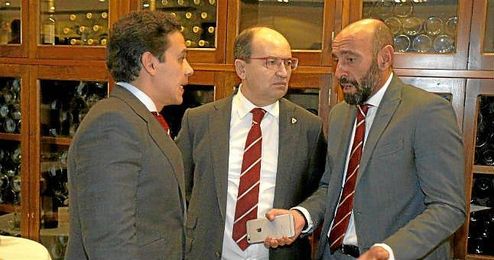 Monchi, durante un acto del club con Castro y Del Nido Carrasco. Monchi, durante un acto del club con Castro y Del Nido Carrasco.