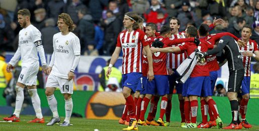 Alegría del plantel colchonero frente a la decepción blanca. Alegría del plantel colchonero frente a la decepción blanca.