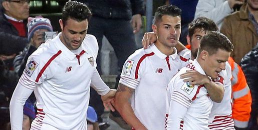 Iborra, celebrando el tanto de Vitolo junto a sus compañeros. Iborra, celebrando el tanto de Vitolo junto a sus compañeros.
