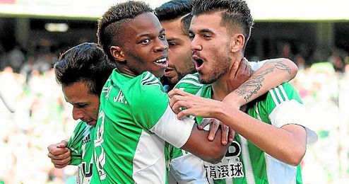 Charly Musonda y Dani Ceballos sólo tienen 19 años. Charly Musonda y Dani Ceballos sólo tienen 19 años.