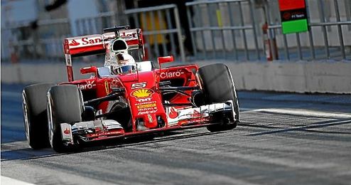 Sebastian Vettle en los entrenamientos con su Ferrari. Sebastian Vettle en los entrenamientos con su Ferrari.