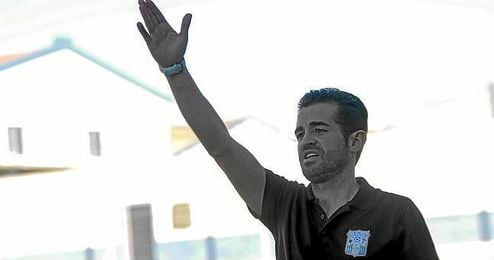 José Julio Monsalves, técnico pileño, durante un partido de esta temporada. José Julio Monsalves, técnico pileño, durante un partido de esta temporada.