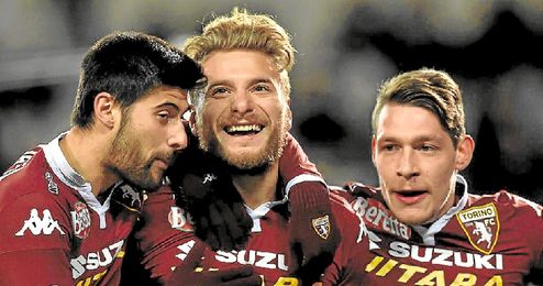 El italiano Ciro Immobile celebra un tanto con la elástica ´granata´. El italiano Ciro Immobile celebra un tanto con la elástica ´granata´.