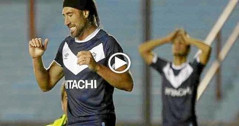 Reacción de Pavone tras el gol. Reacción de Pavone tras el gol.